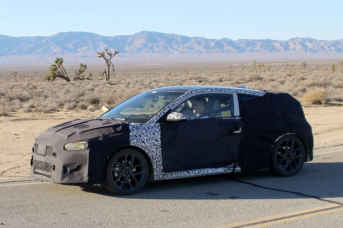 Hyundai Veloster 2019: le prime foto spia dalla California (3)