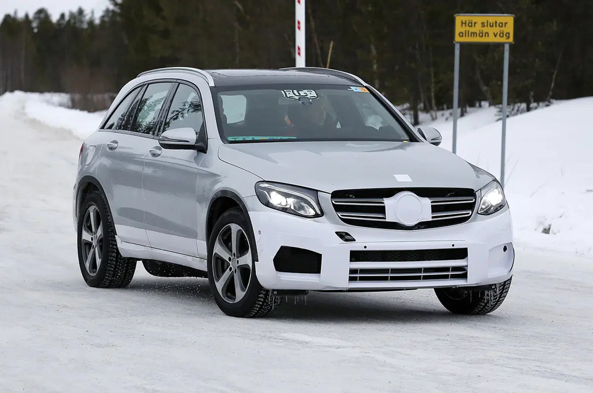 Mercedes: primi test su piattaforma elettrica EVA