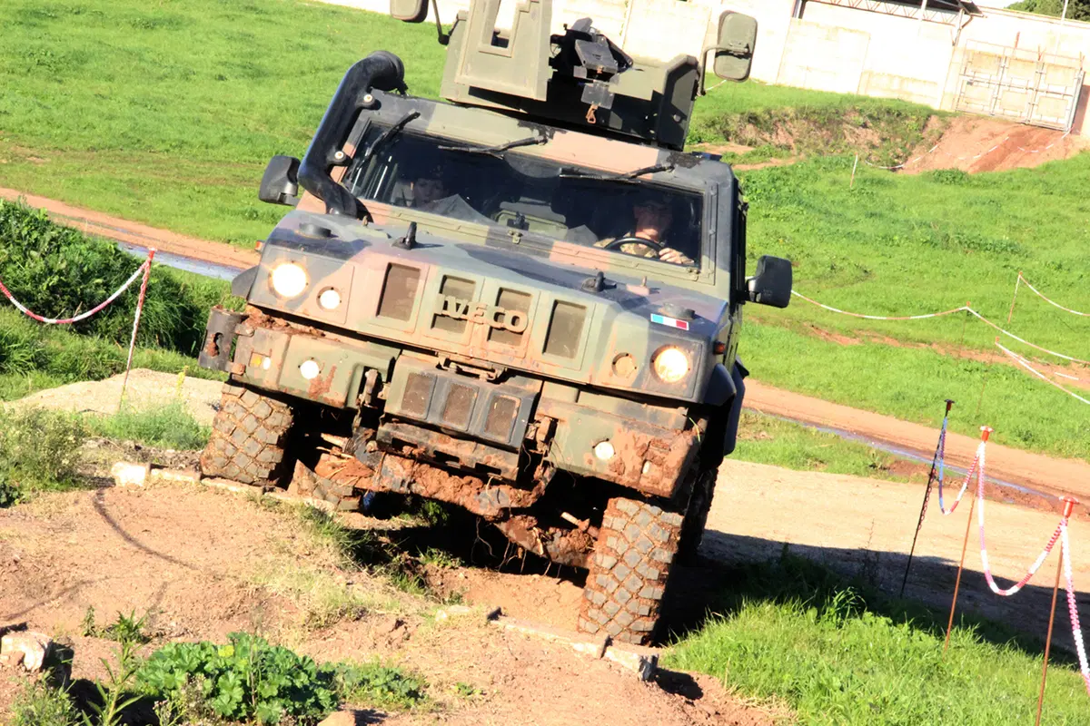 Iveco Lince LMV, com'è fatto e come va "l'Hummer" dell'Esercito Italiano (3)