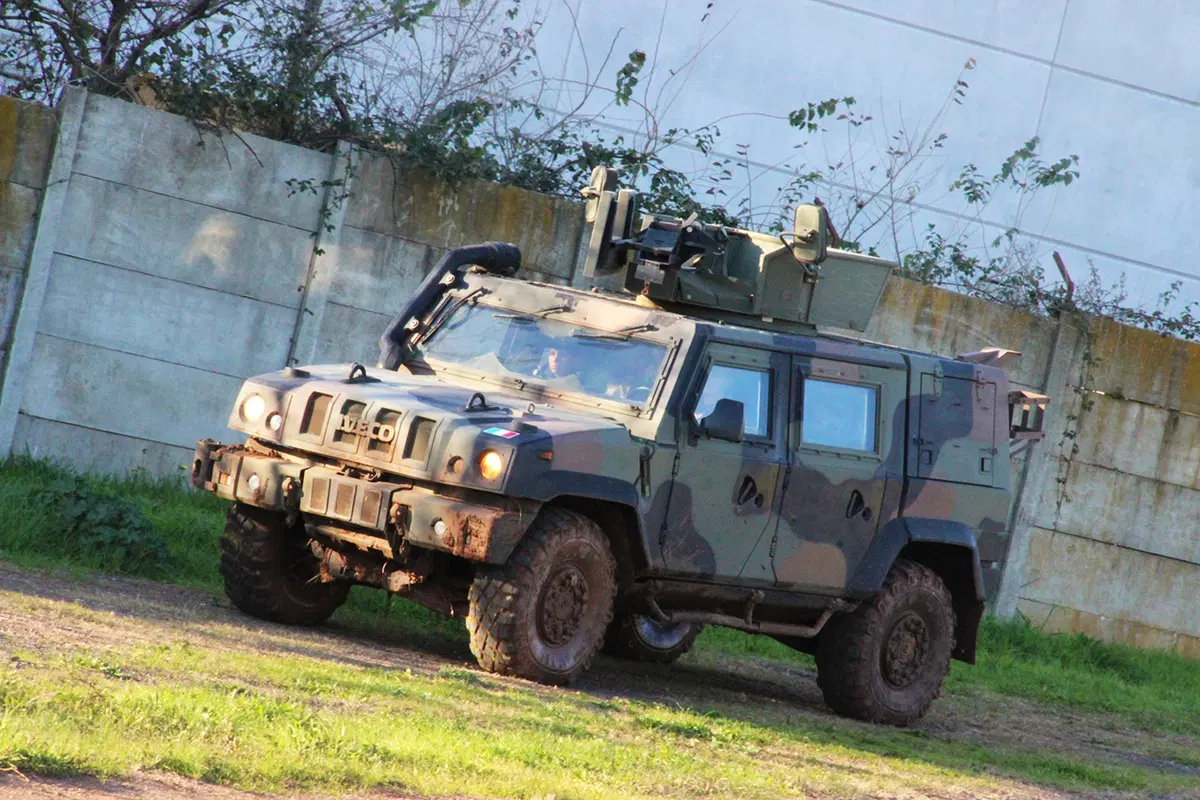 Iveco Lince LMV, com'è fatto e come va "l'Hummer" dell'Esercito Italiano (4)