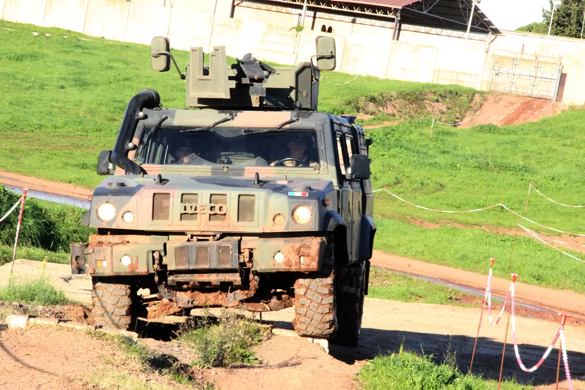 Iveco Lince LMV, com'è fatto e come va "l'Hummer" dell'Esercito Italiano (6)