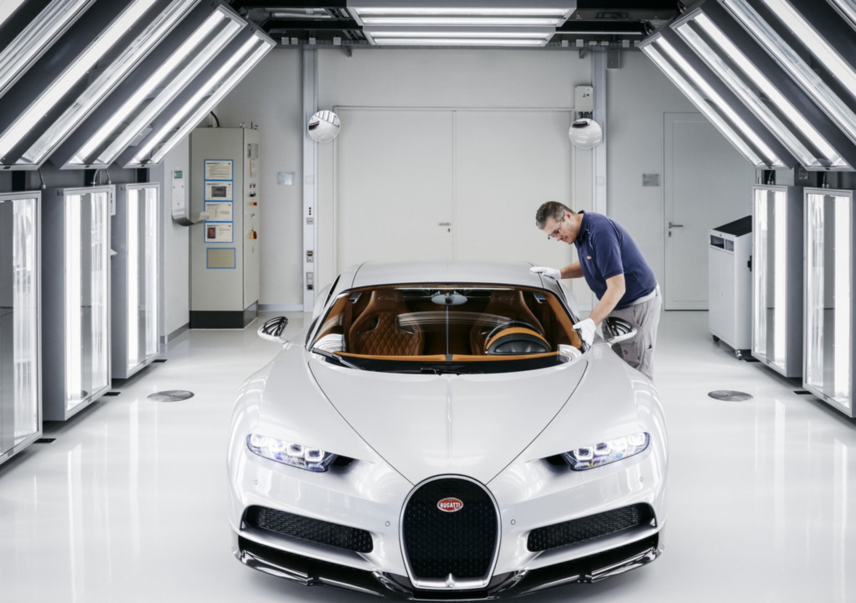 Bugatti Chiron, alla scoperta della fabbrica atelier