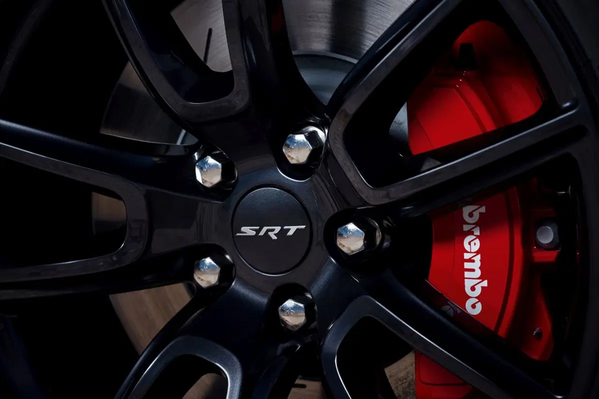 Dodge Durango SRT, imprendibile sul quarto di miglio (16)