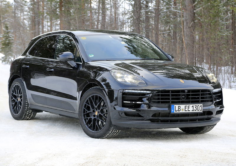 Porsche Macan restyling, le foto spia