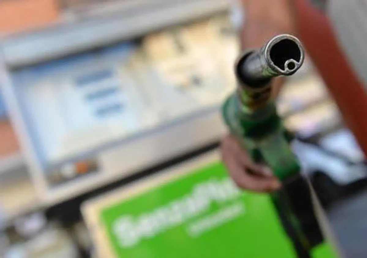 Benzina, in Italia il pieno pi&ugrave; caro d'Europa