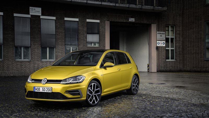 Volkswagen Golf restyling: arriva a marzo da 20.150 euro