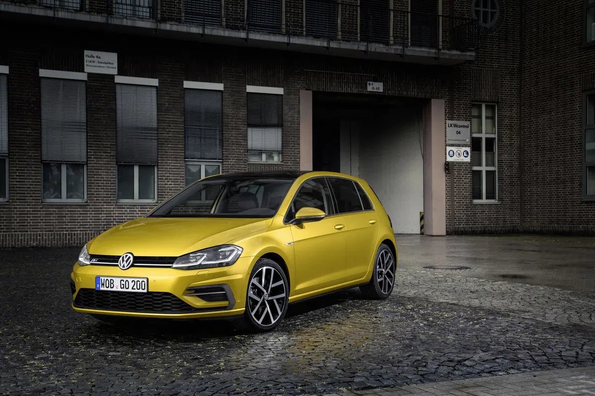 Volkswagen Golf restyling 2017: ecco come cambia [Video] (38)