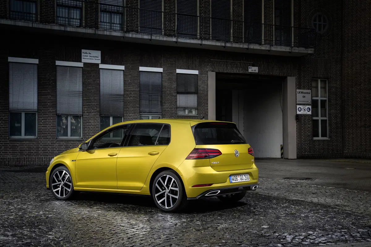 Volkswagen Golf restyling 2017: ecco come cambia [Video] (39)