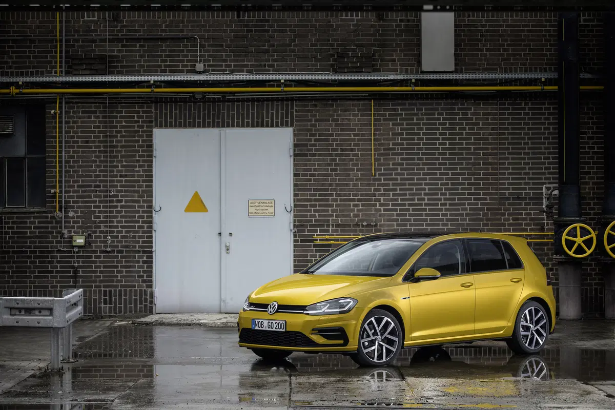 Volkswagen Golf restyling 2017: ecco come cambia [Video] (40)
