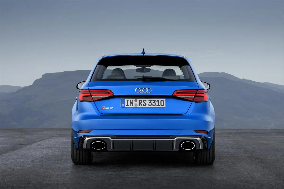 Audi RS3 Sportback restyling, ora ha 400 CV (3)