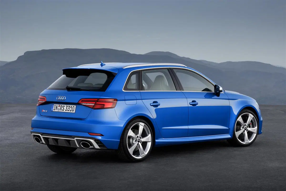 Audi RS3 Sportback restyling, ora ha 400 CV (4)