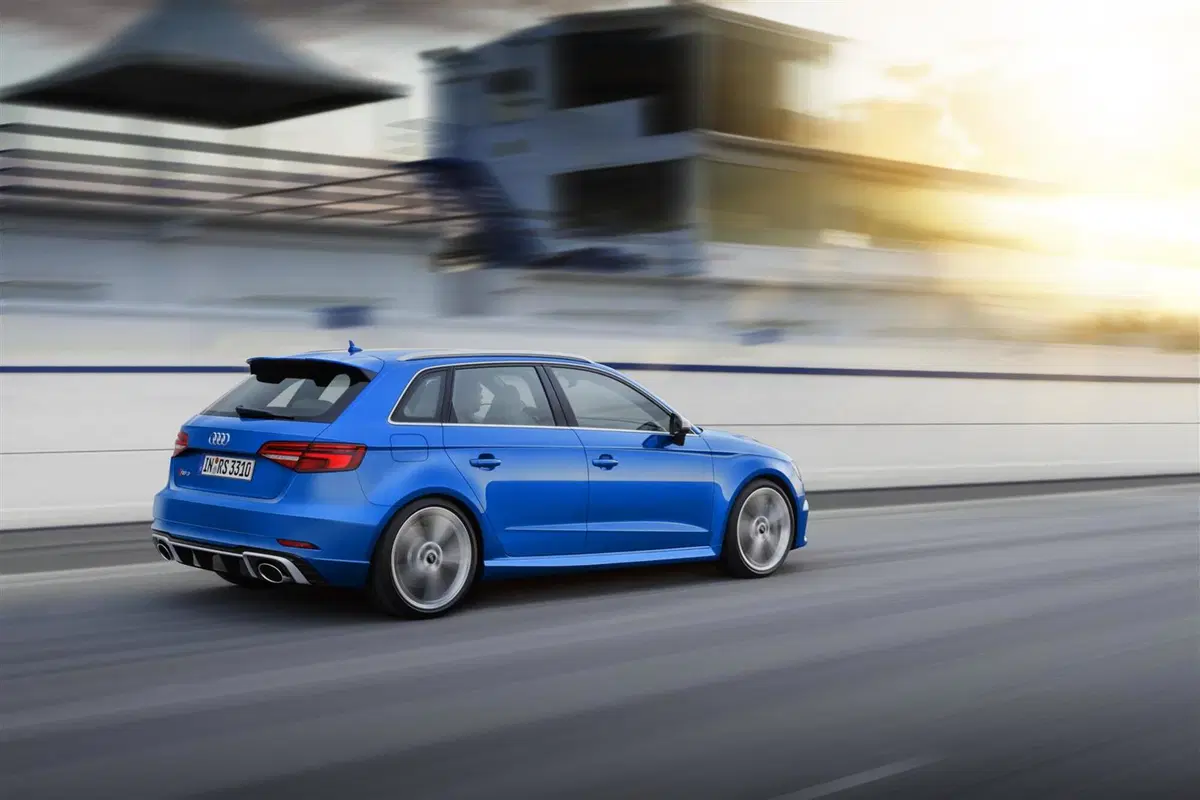 Audi RS3 Sportback restyling, ora ha 400 CV (8)