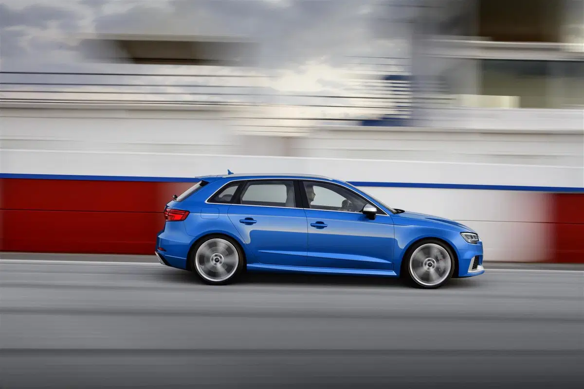 Audi RS3 Sportback restyling, ora ha 400 CV (13)
