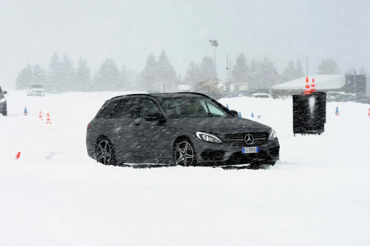 Cos’hanno in comune un furgone Mercedes e una AMG? Lo abbiamo scoperto sulla neve! (3)