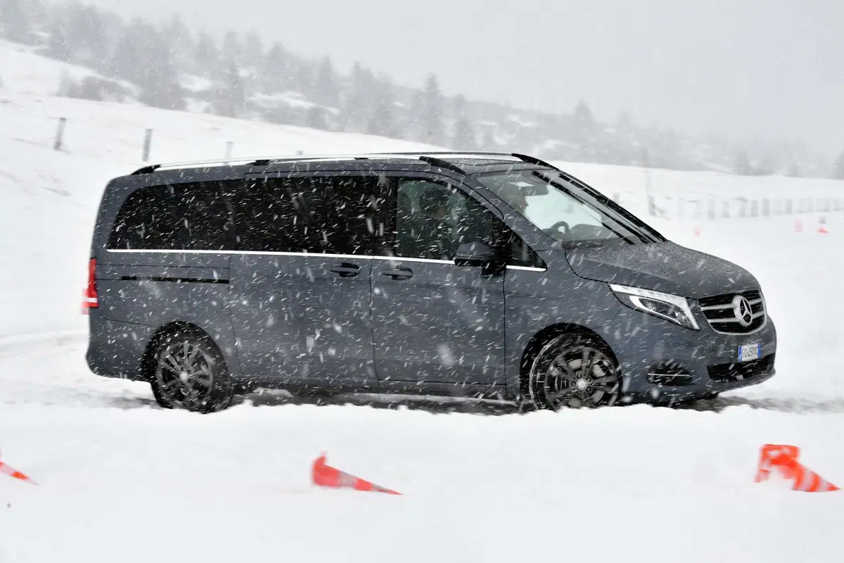 Cos’hanno in comune un furgone Mercedes e una AMG? Lo abbiamo scoperto sulla neve! (5)