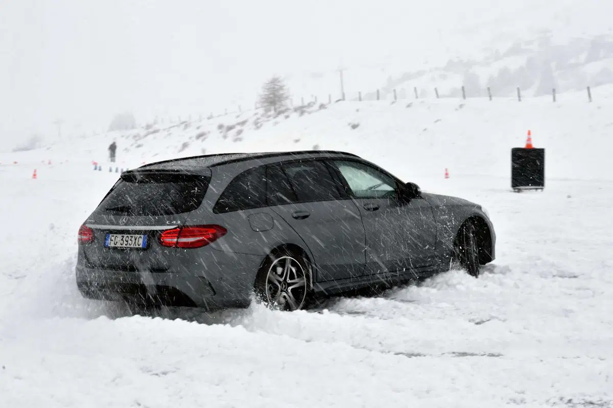Cos’hanno in comune un furgone Mercedes e una AMG? Lo abbiamo scoperto sulla neve! (10)