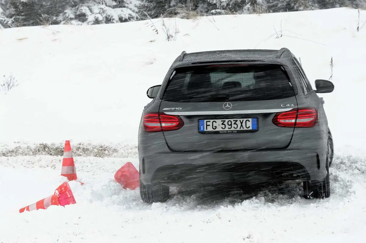 Cos’hanno in comune un furgone Mercedes e una AMG? Lo abbiamo scoperto sulla neve! (12)