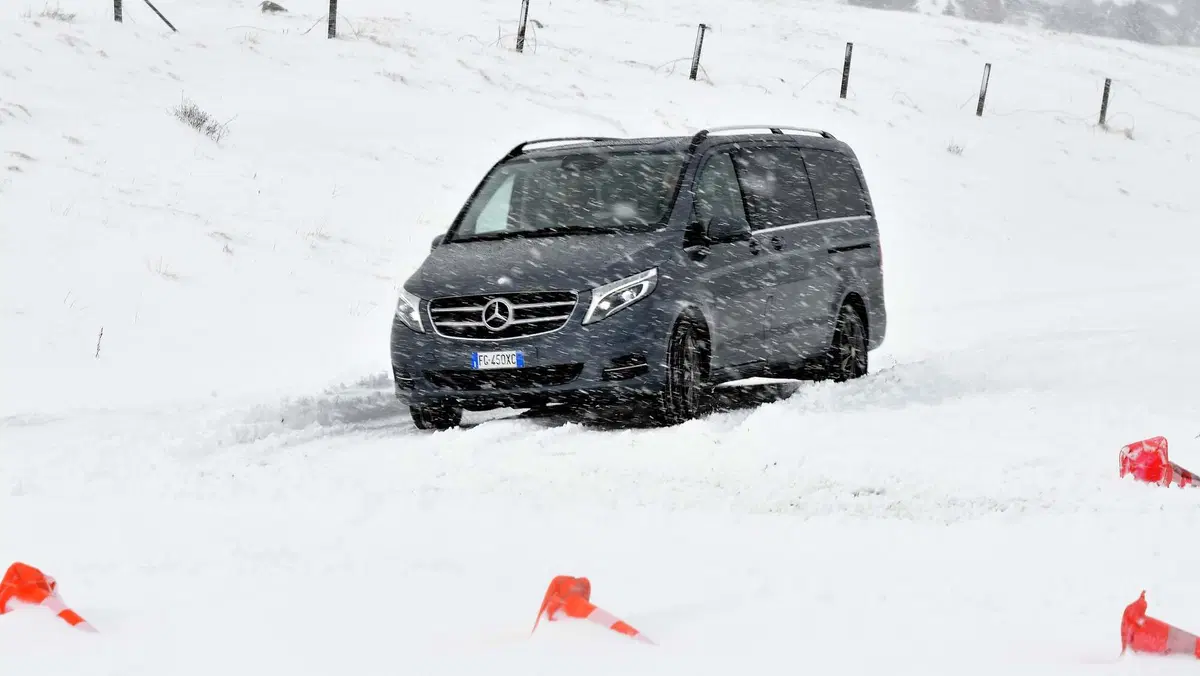 Cos’hanno in comune un furgone Mercedes e una AMG? Lo abbiamo scoperto sulla neve! (8)