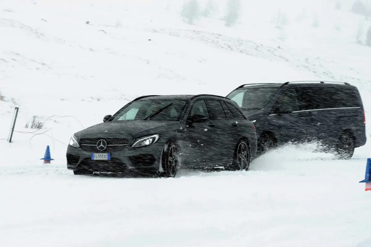 Cos’hanno in comune un furgone Mercedes e una AMG? Lo abbiamo scoperto sulla neve! (13)