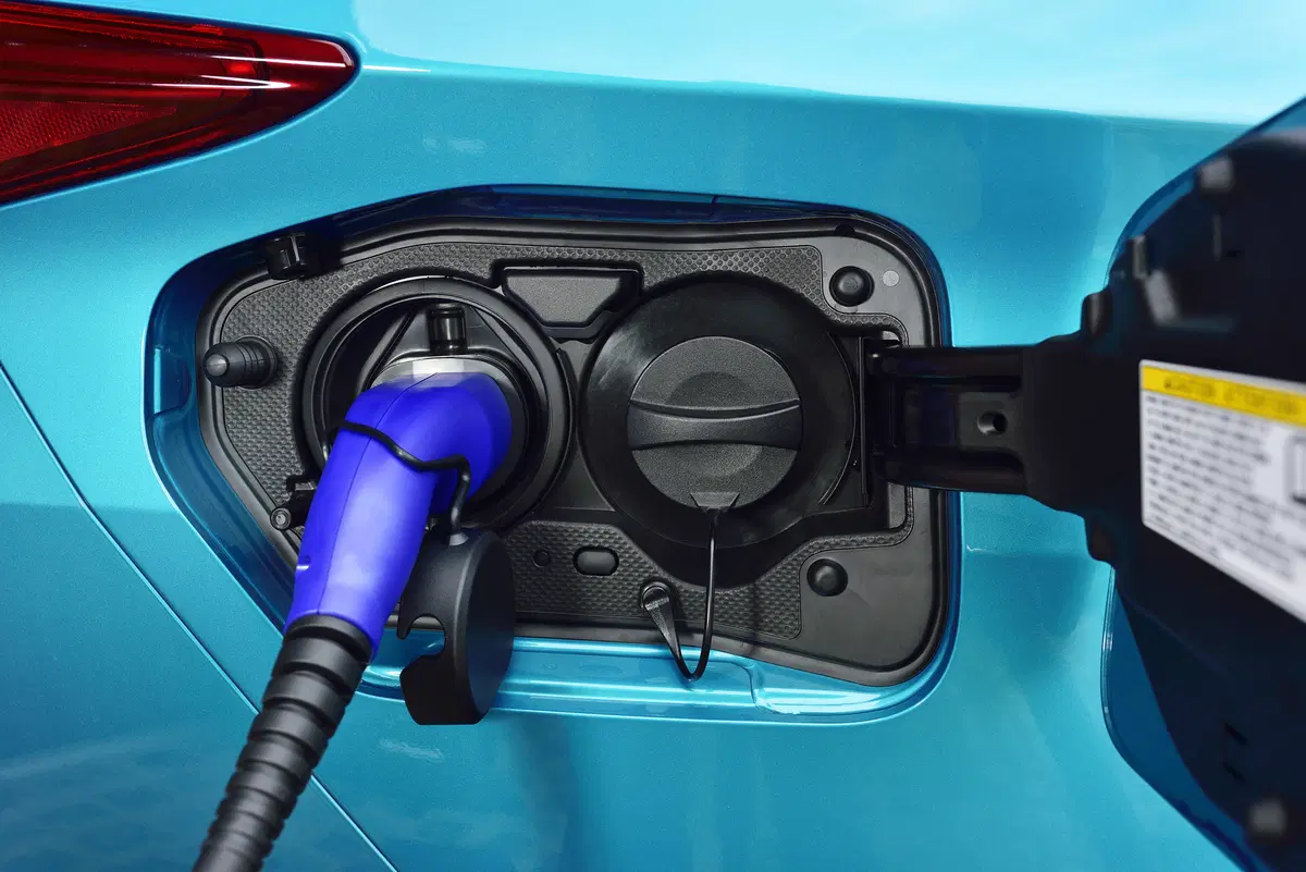 Toyota Prius Plug-in Hybrid [Video primo test] (4)