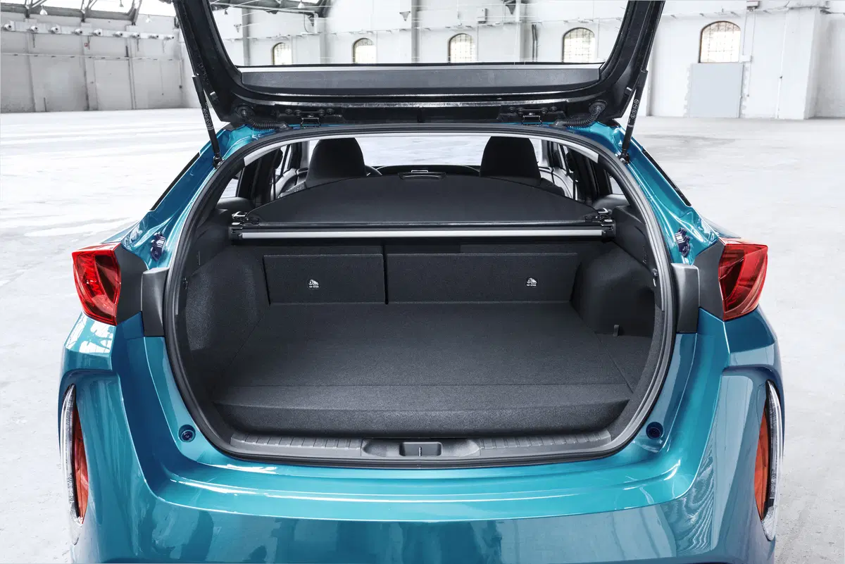 Toyota Prius Plug-in Hybrid [Video primo test] (16)