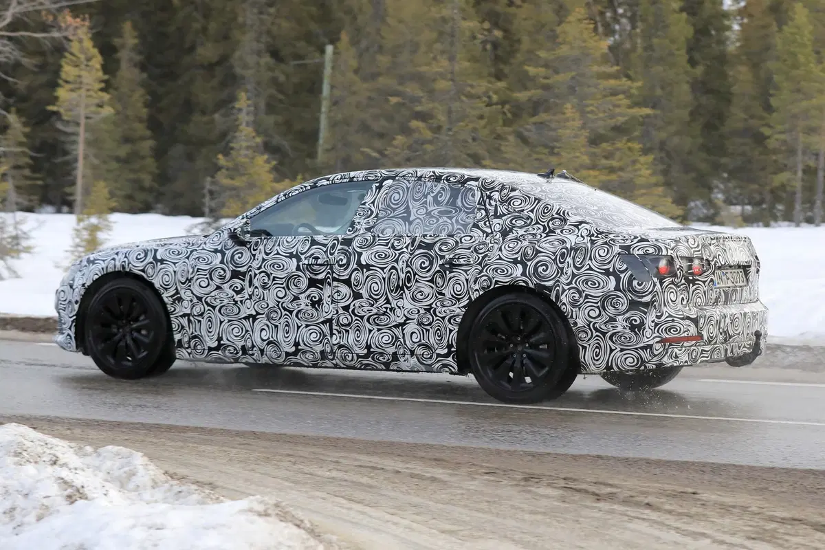 Nuova Audi A6 2018: foto dei prototipi in test (4)
