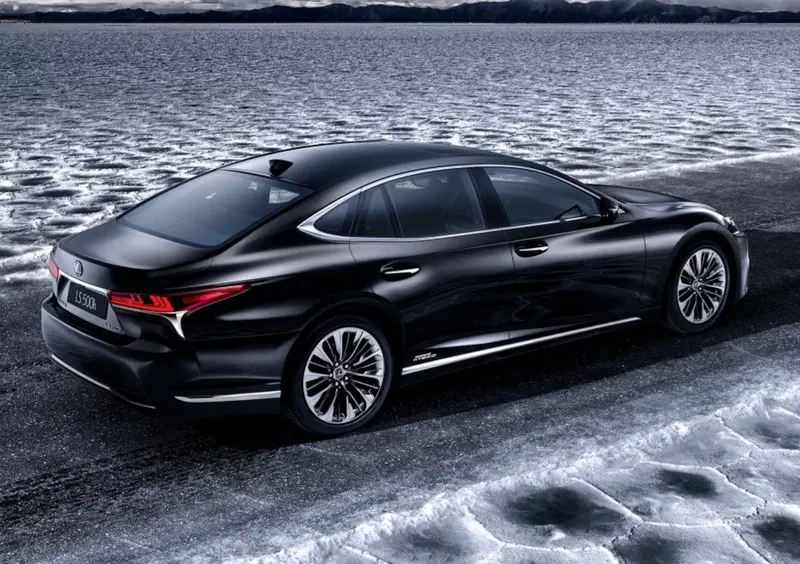 Lexus LS 500h Full Hybrid, debutter&agrave; a Ginevra