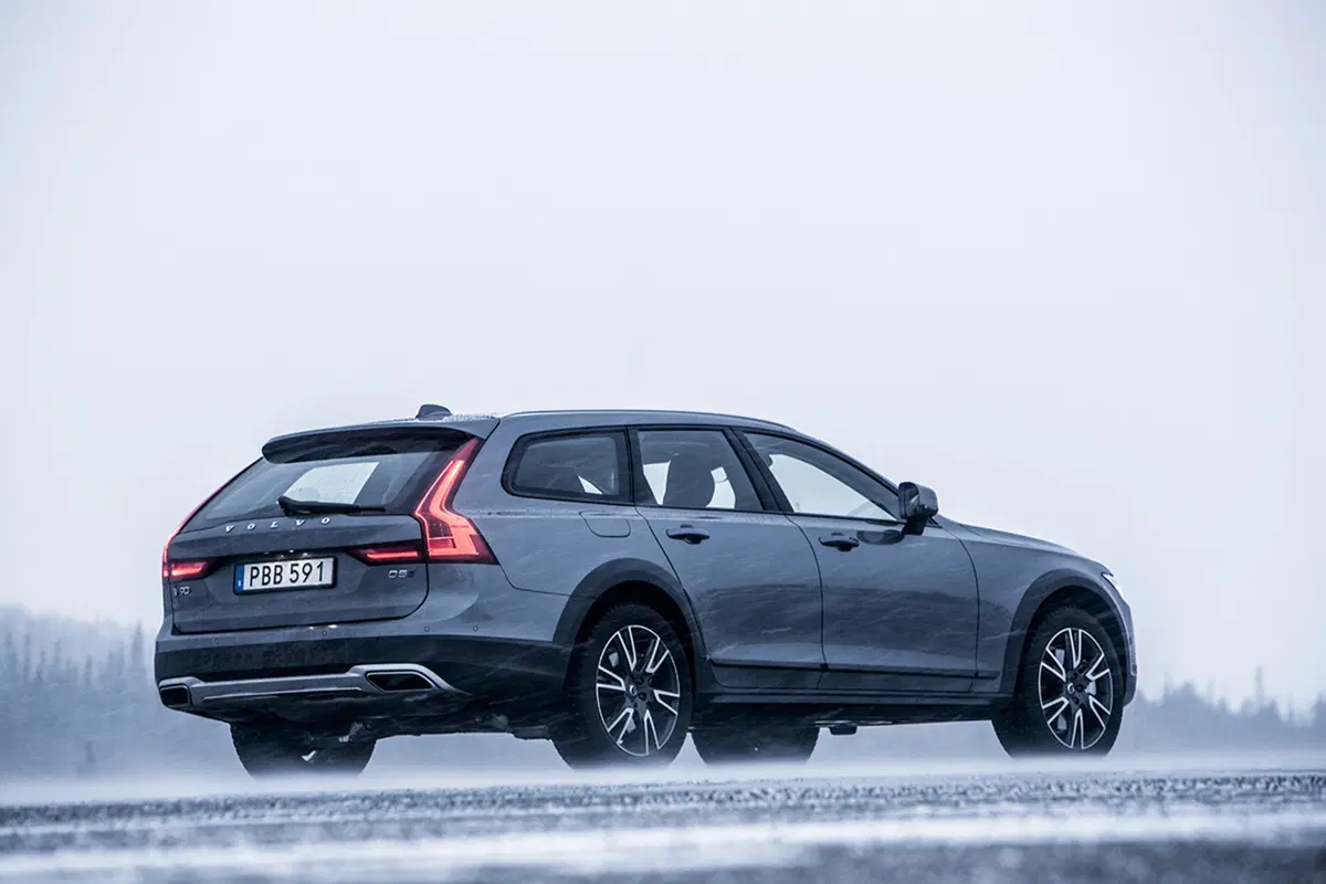 Volvo V90 Cross Country: torna la “Regina delle Nevi” [Video Primo Test]