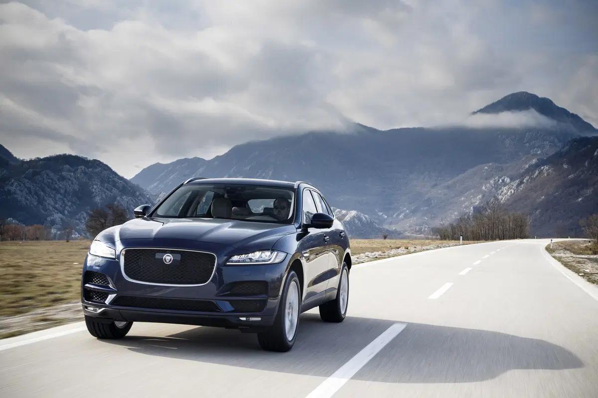 Jaguar F-Pace, XF e XE, ecco i MY 2018 (2)
