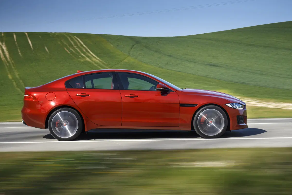 Jaguar F-Pace, XF e XE, ecco i MY 2018 (3)