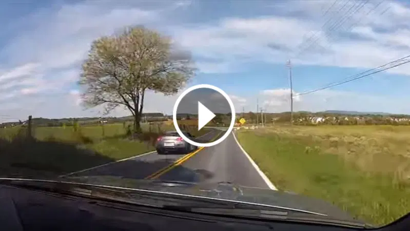 Nissan GT-R "prende il volo" e finisce nel campo [Video]