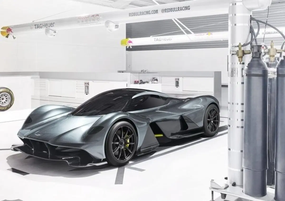 Aston Martin AM-RB 001: powertrain ibrido per l'hypercar 
