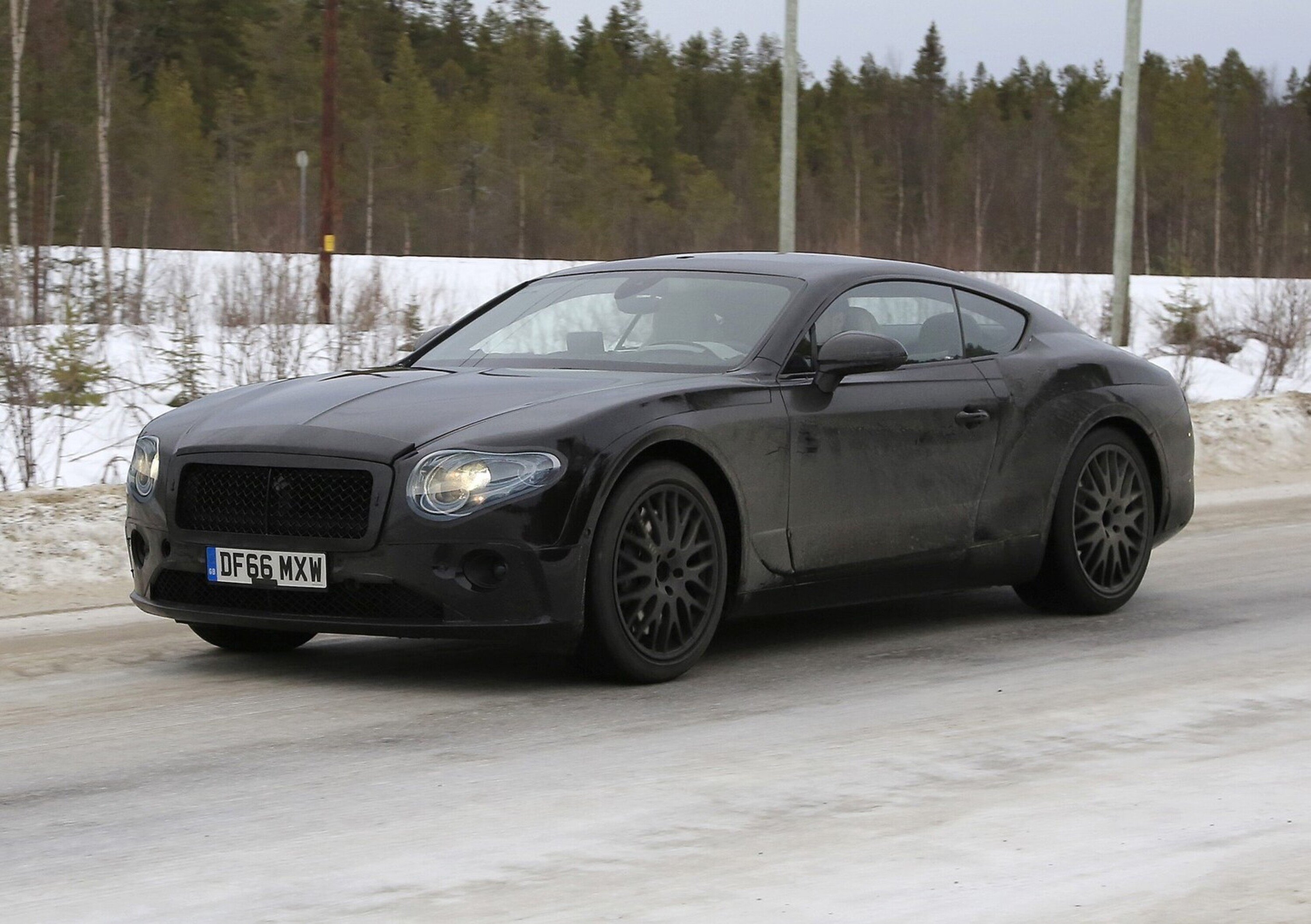 Nuova Bentley Continental GT: immagini dai collaudi sulla neve