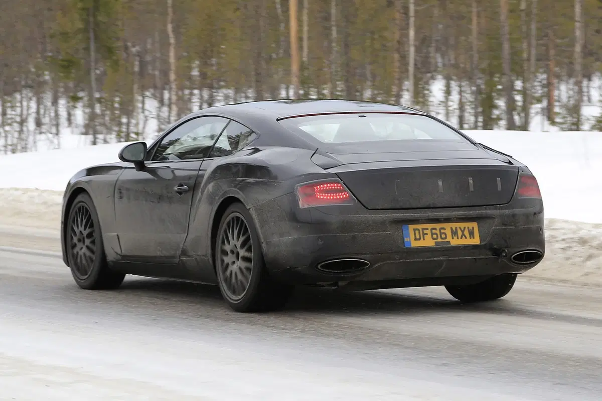 Nuova Bentley Continental GT: immagini dai collaudi sulla neve