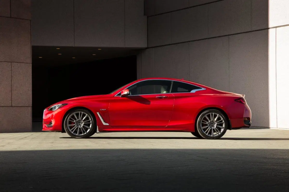 Infiniti Q60 [Video primo test] (2)