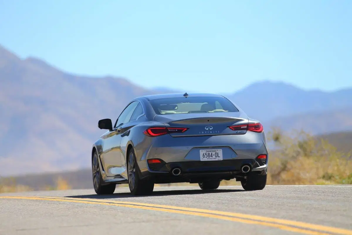Infiniti Q60 [Video primo test] (3)