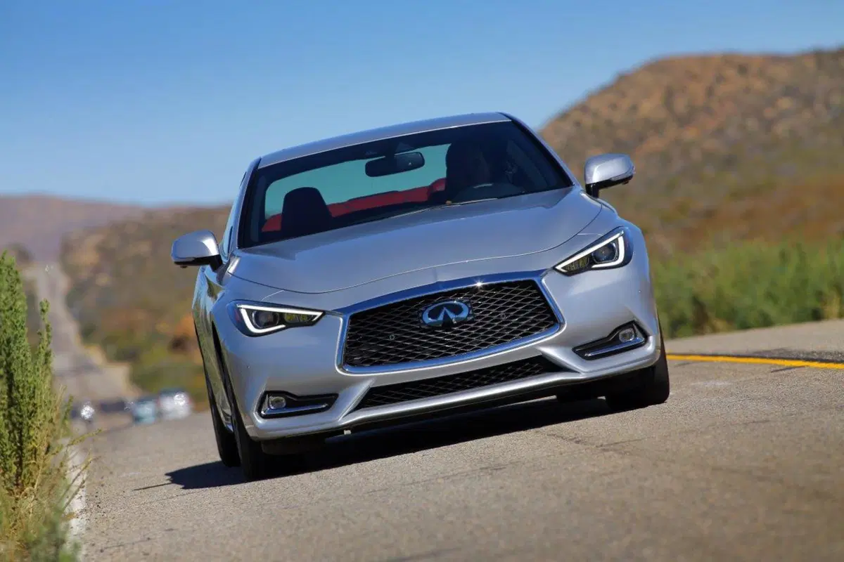 Infiniti Q60 [Video primo test] (11)