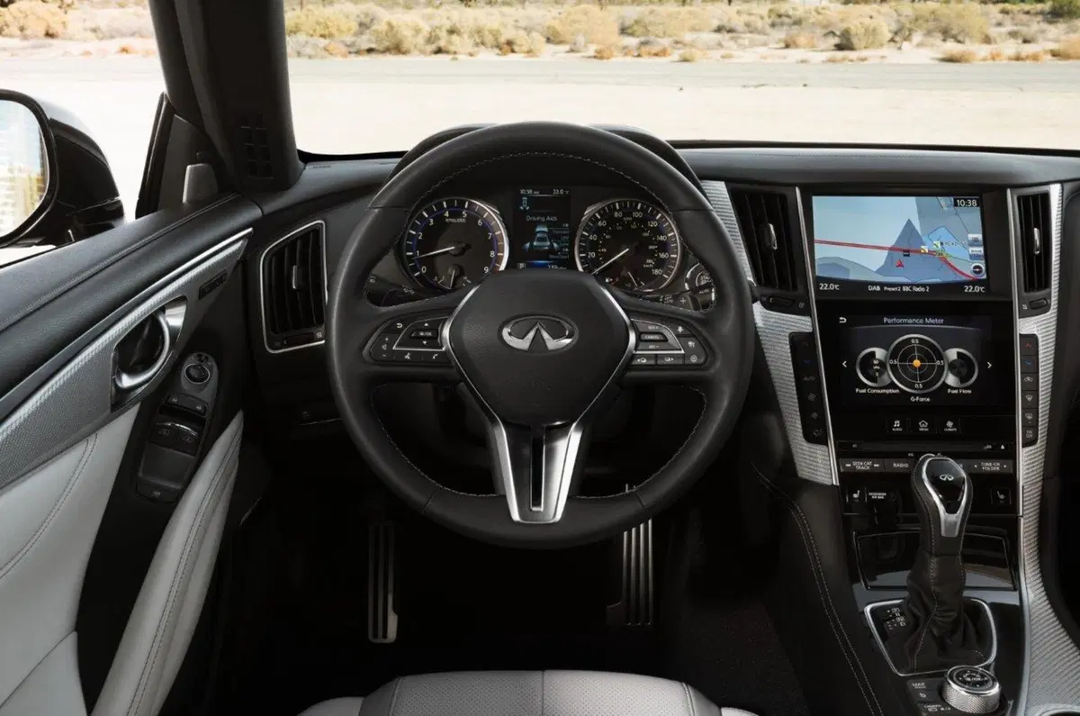 Infiniti Q60 [Video primo test] (12)