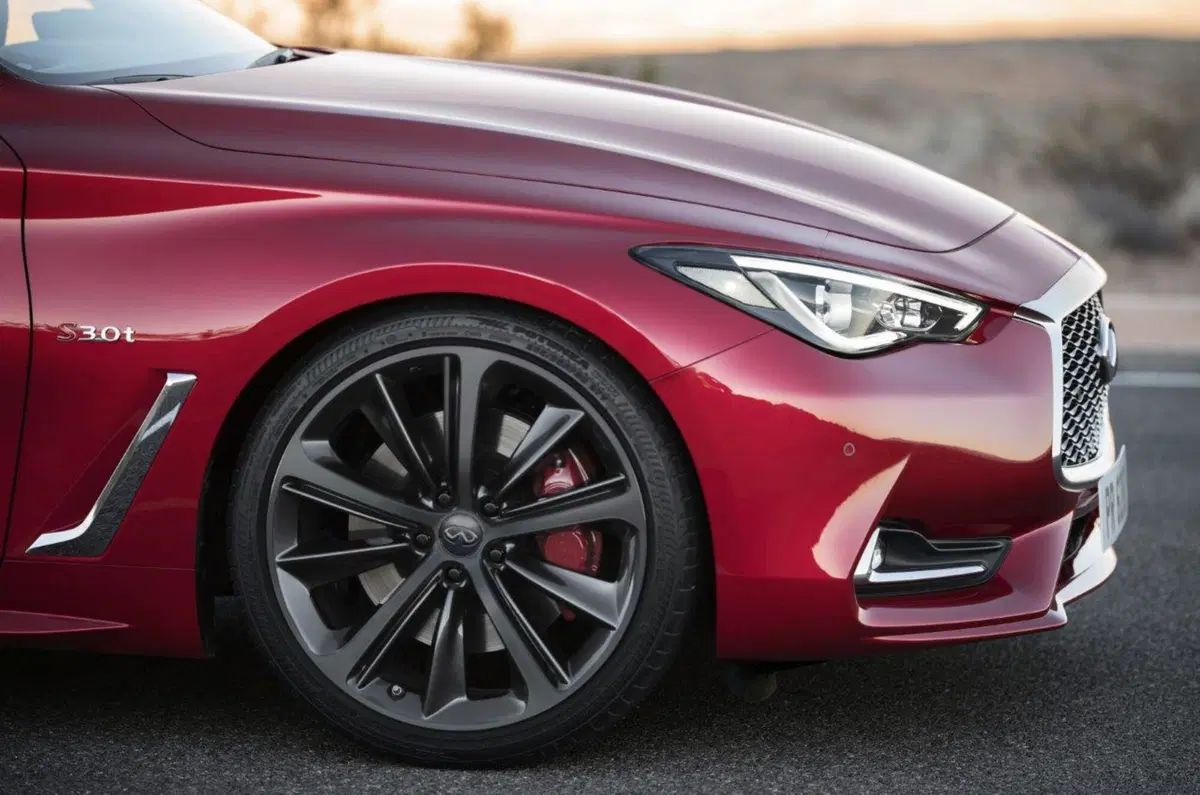 Infiniti Q60 [Video primo test] (18)