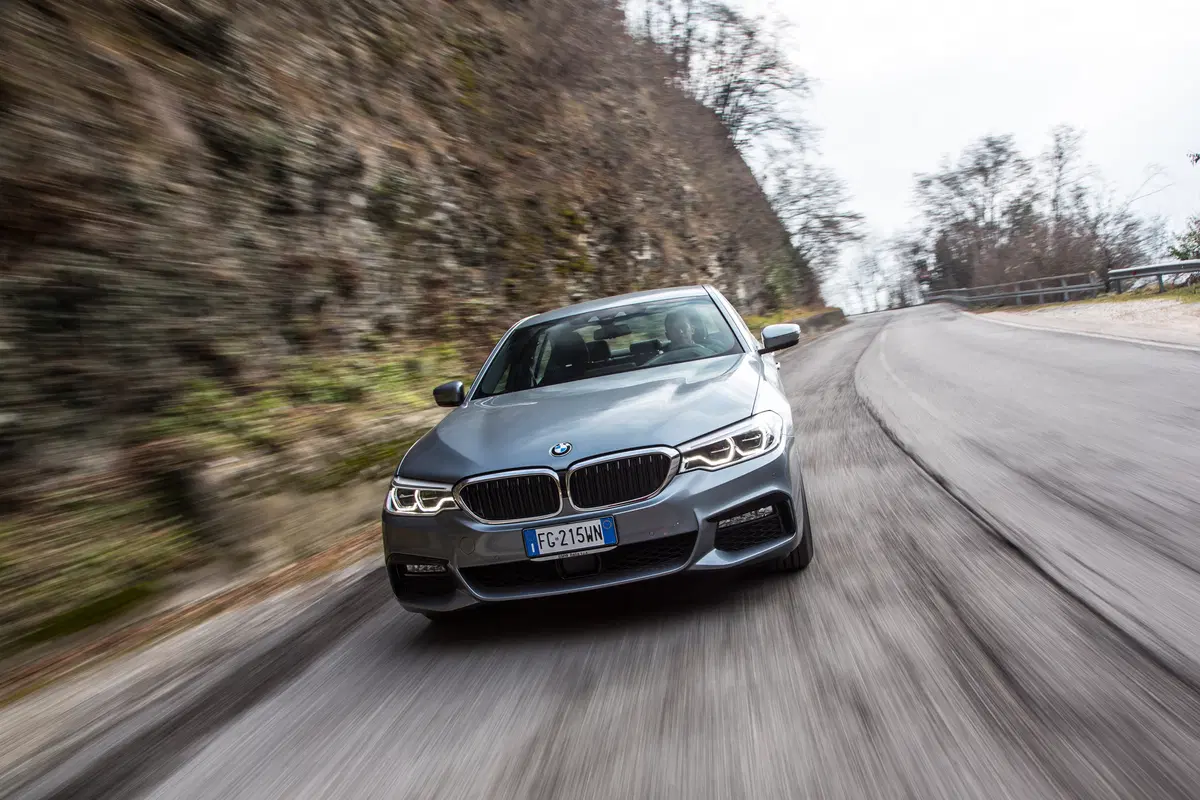 Nuova BMW Serie 5 530d: piacere di guida hi-tech [Video Primo Test] (2)