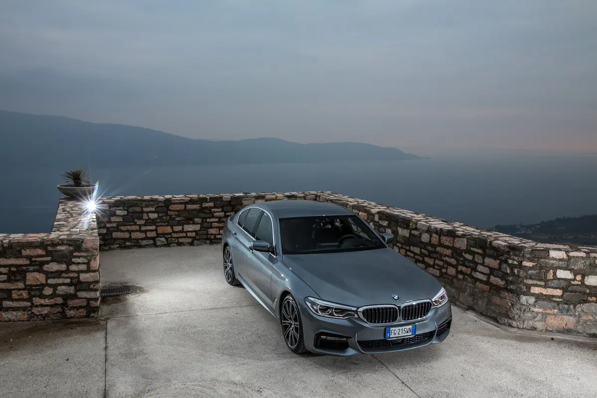 Nuova BMW Serie 5 530d: piacere di guida hi-tech [Video Primo Test] (12)