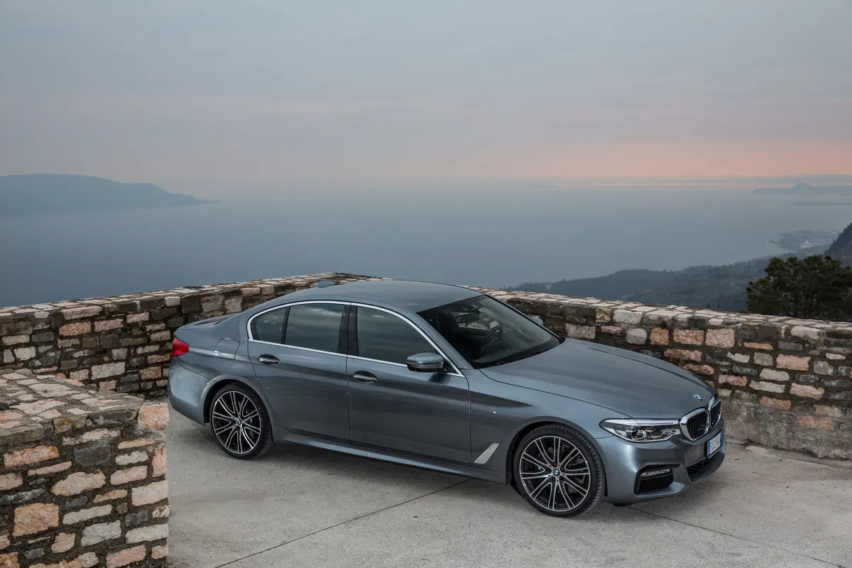 Nuova BMW Serie 5 530d: piacere di guida hi-tech [Video Primo Test] (13)