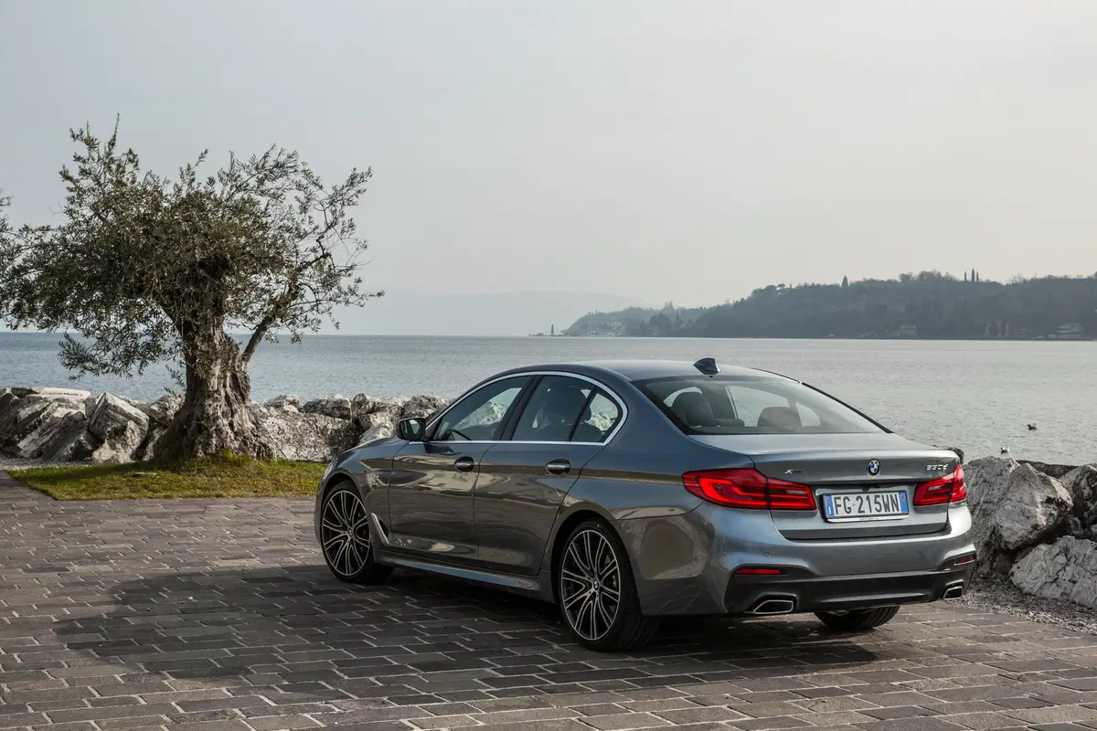 Nuova BMW Serie 5 530d: piacere di guida hi-tech [Video Primo Test] (14)