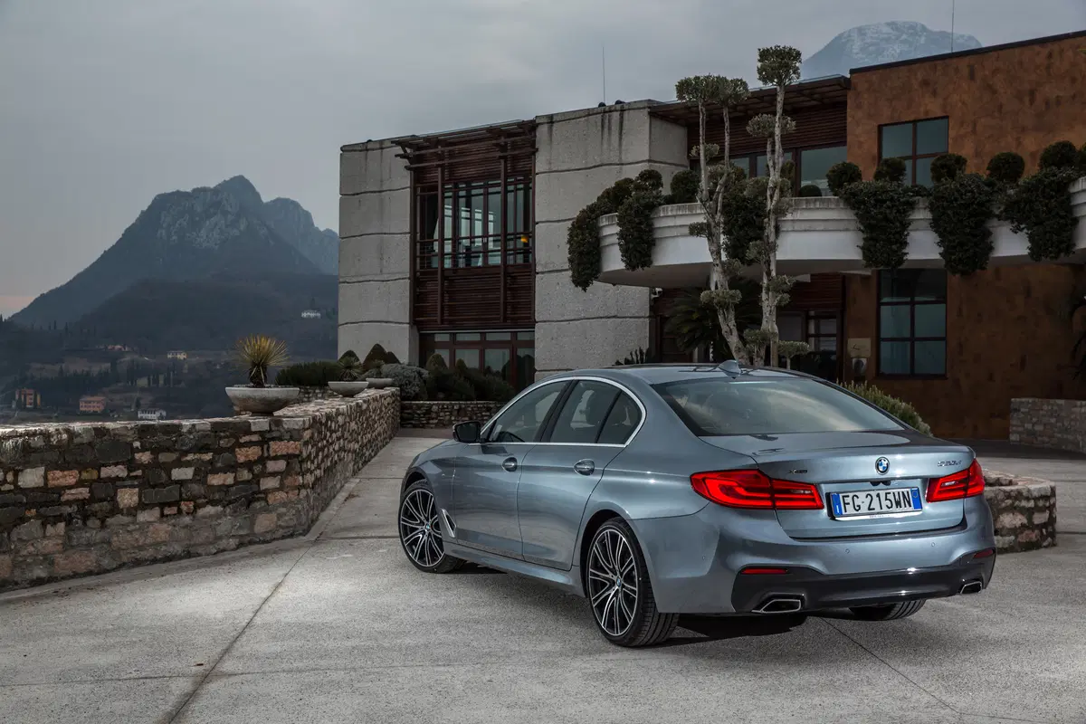 Nuova BMW Serie 5 530d: piacere di guida hi-tech [Video Primo Test] (15)