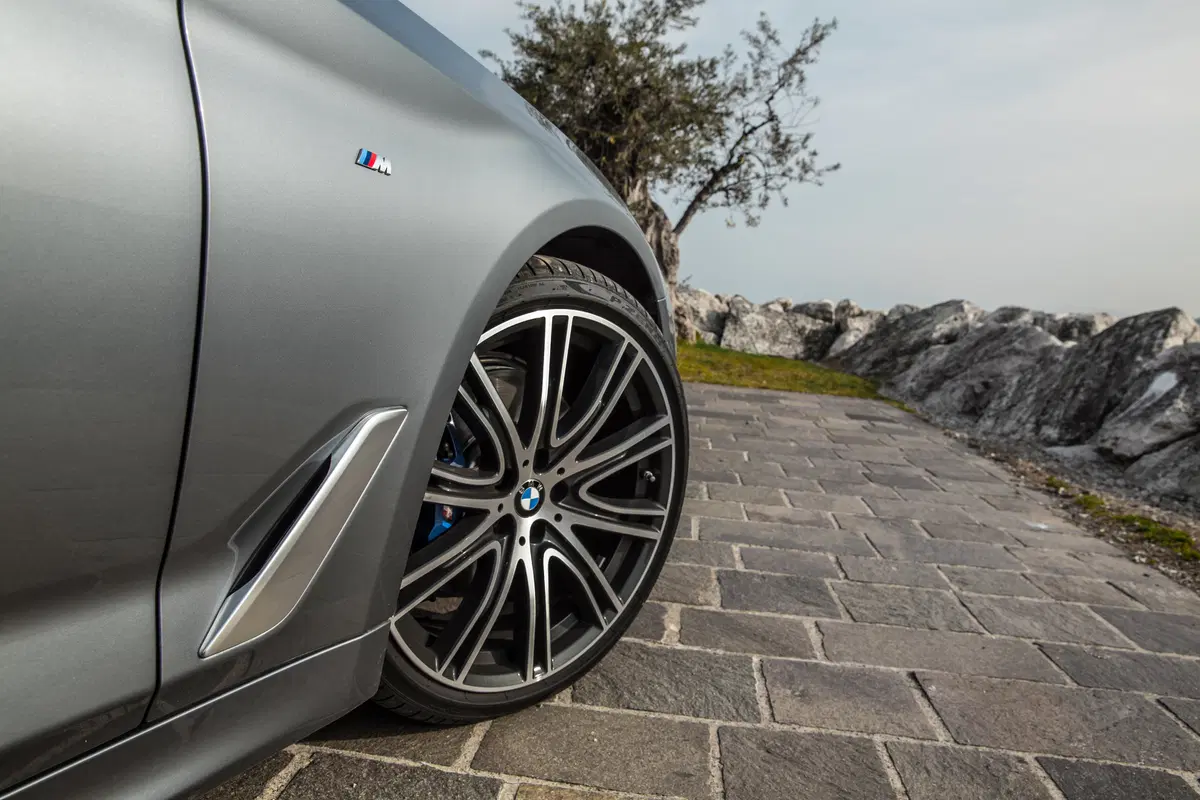 Nuova BMW Serie 5 530d: piacere di guida hi-tech [Video Primo Test] (18)