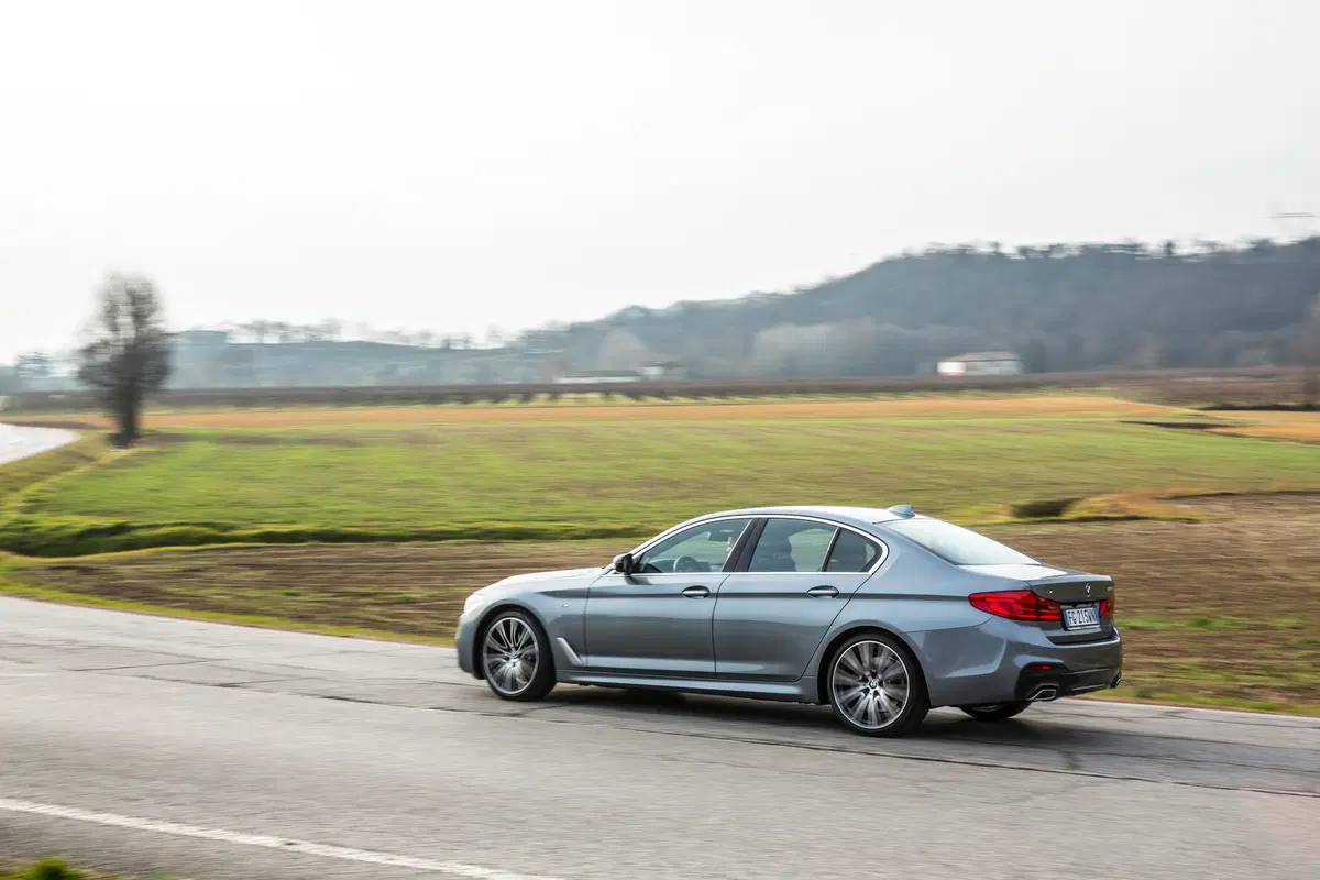 Nuova BMW Serie 5 530d: piacere di guida hi-tech [Video Primo Test] (24)