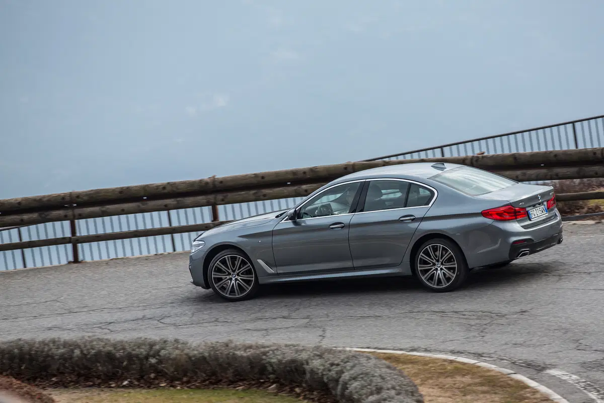 Nuova BMW Serie 5 530d: piacere di guida hi-tech [Video Primo Test] (26)