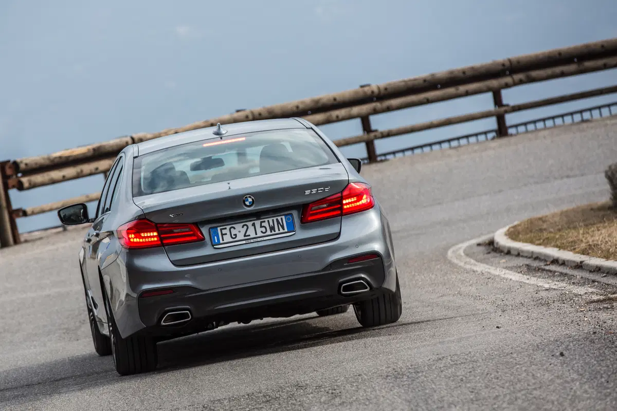 Nuova BMW Serie 5 530d: piacere di guida hi-tech [Video Primo Test] (27)