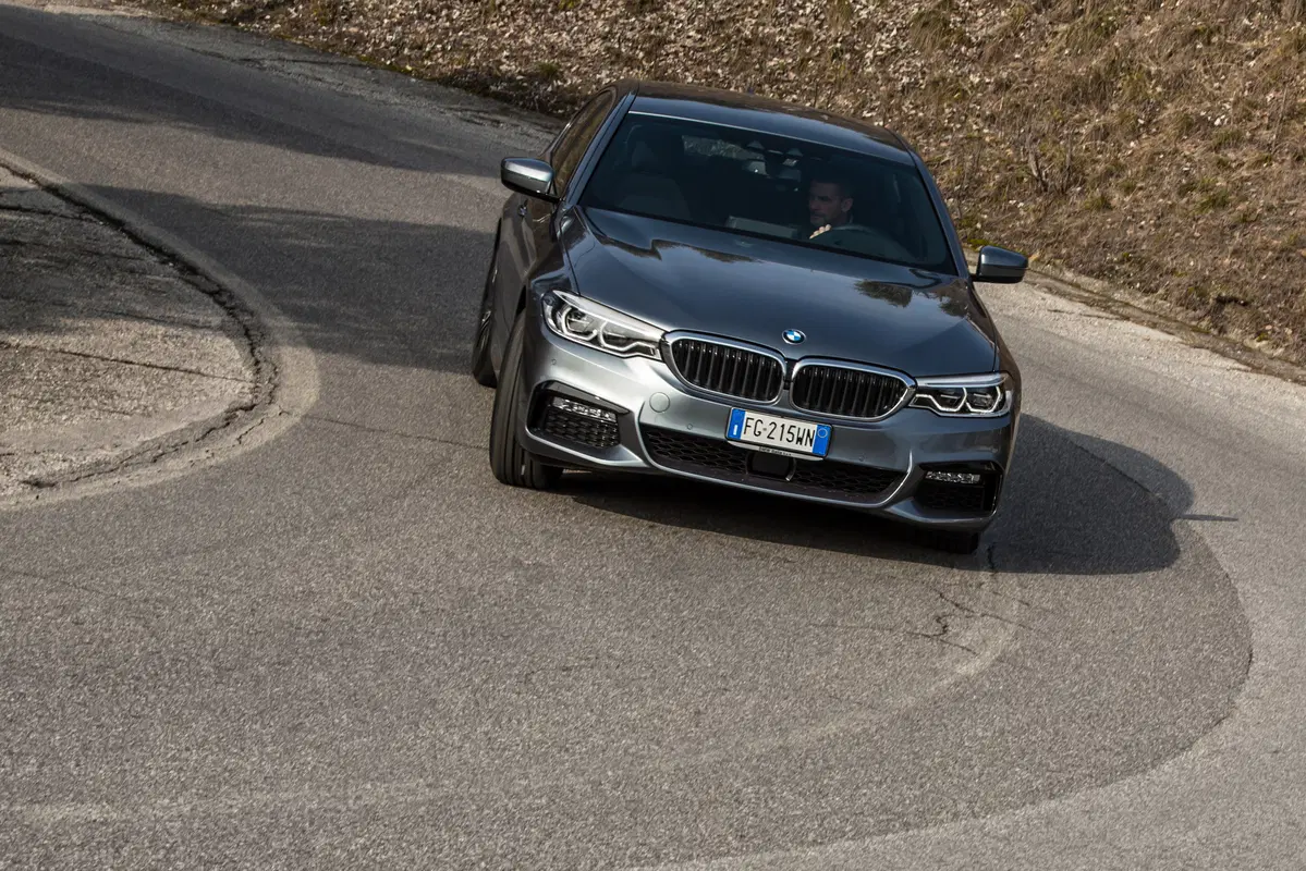 Nuova BMW Serie 5 530d: piacere di guida hi-tech [Video Primo Test] (37)