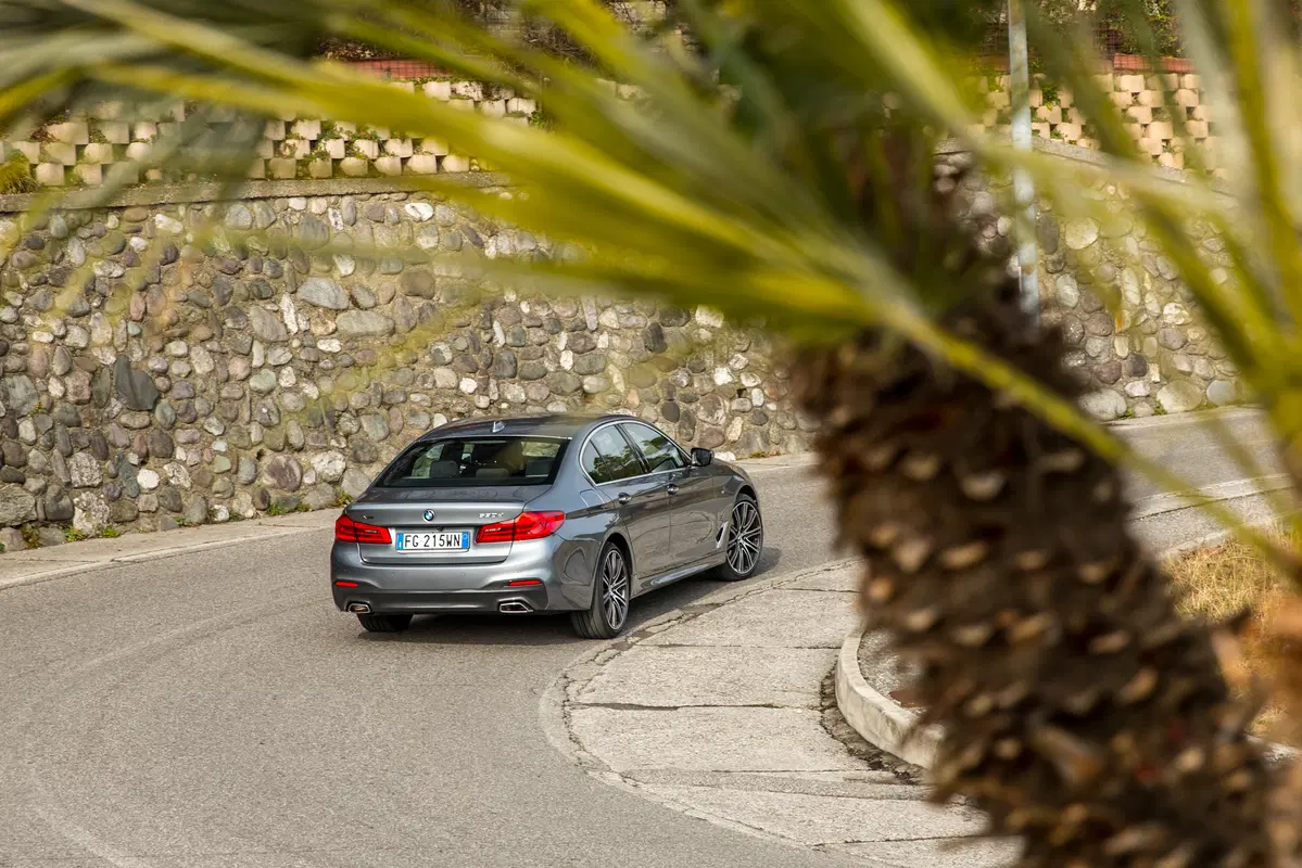Nuova BMW Serie 5 530d: piacere di guida hi-tech [Video Primo Test] (39)